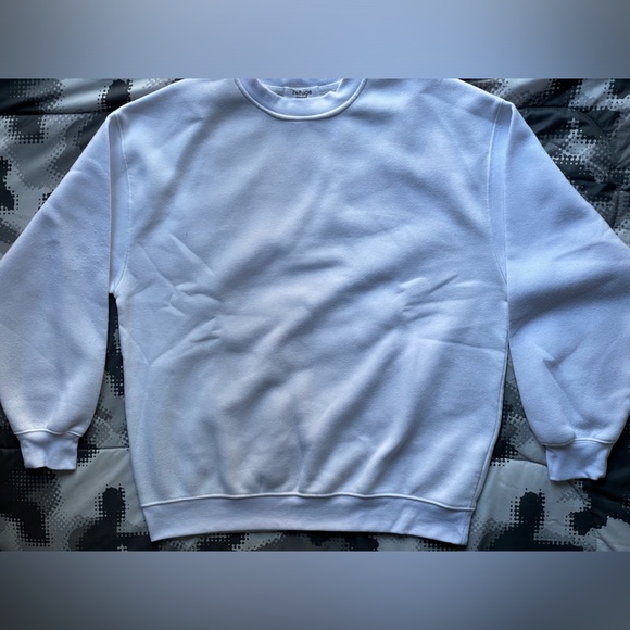 White Oversized Sweater - Picture 2 of 4